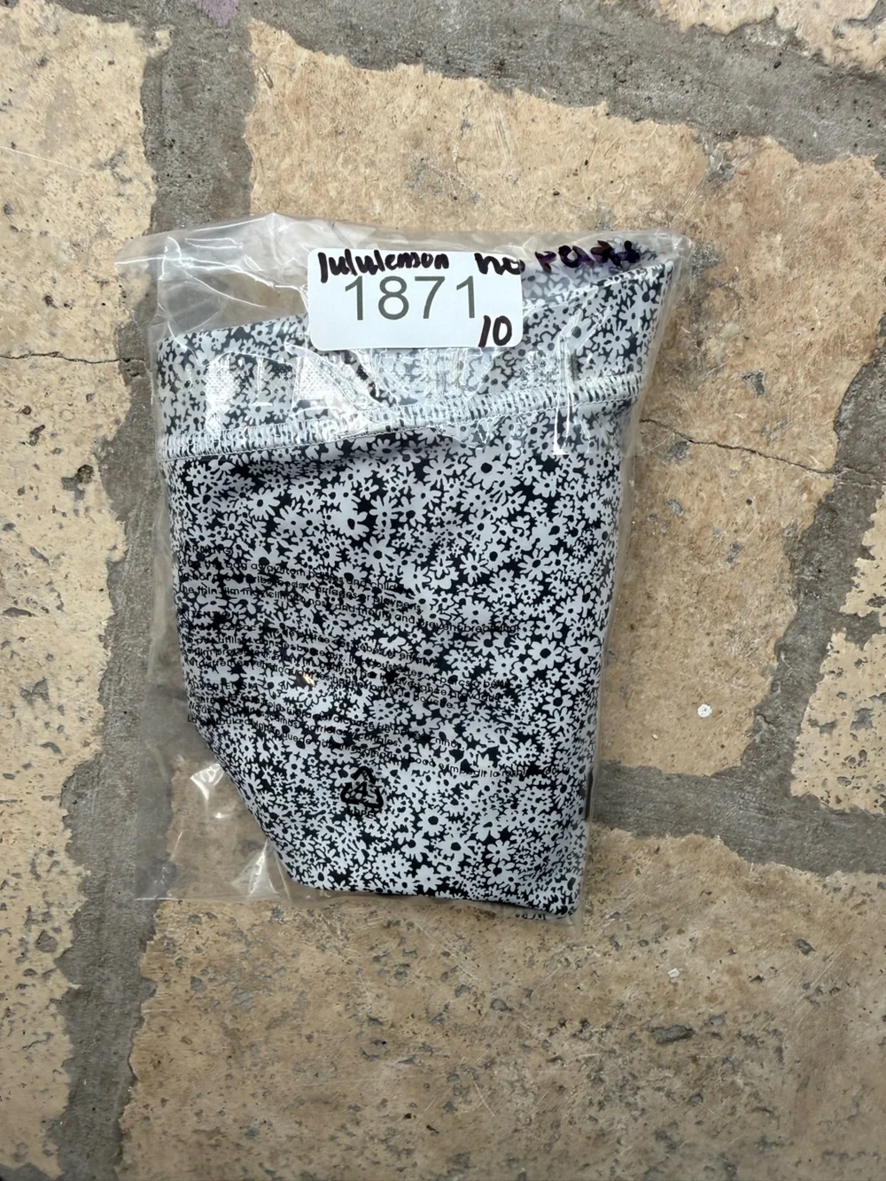 Lululemon Energy Bra Ditsy Daisy White Black‎ / Black Size 10